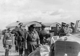 Maršál H. Goering na inspeckci v Chebu